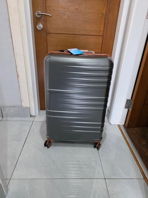  — hardshell trolley suitcases