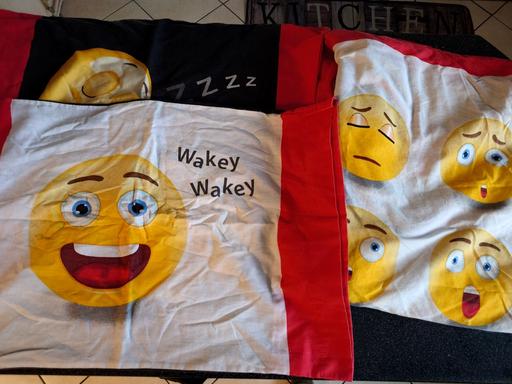  — Emoji reversible double duvet set