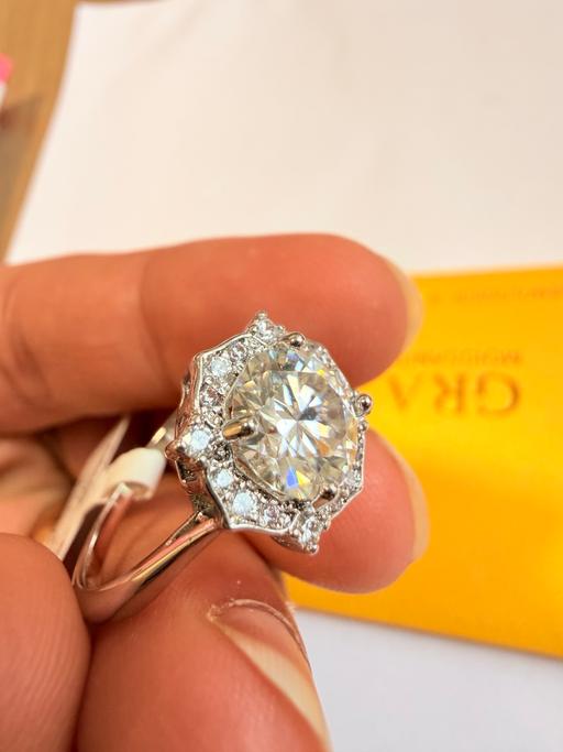  — Ring 2ct