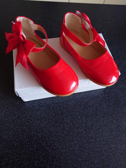  — Girls red dolly shoes size 28 (10)