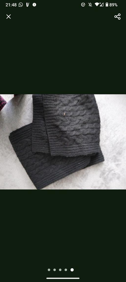  — knitted scarf