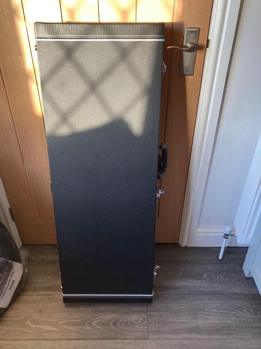  — Guitar case