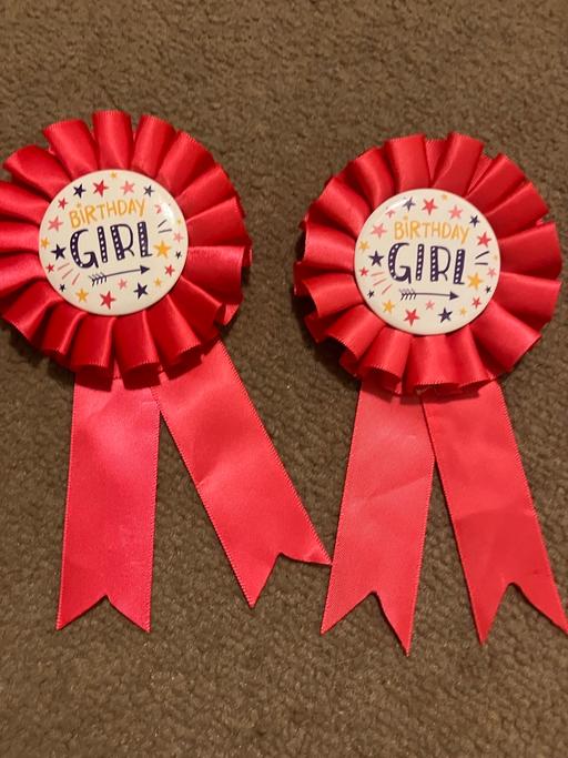  — Birthday girl ribbon badges,