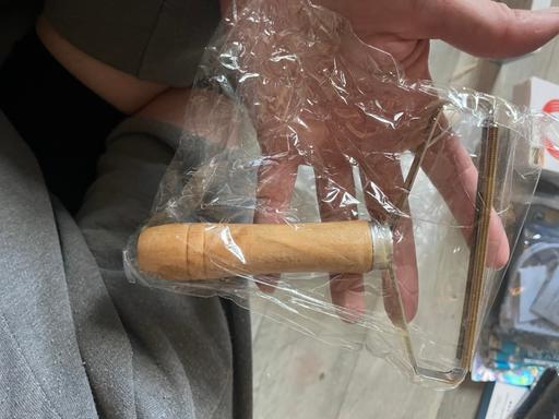  — New lint remover 1£