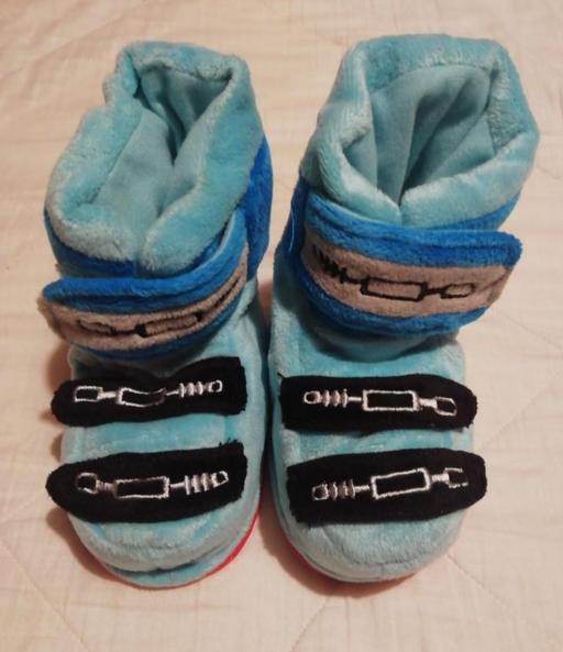  — Size 4 toddler slipper boots