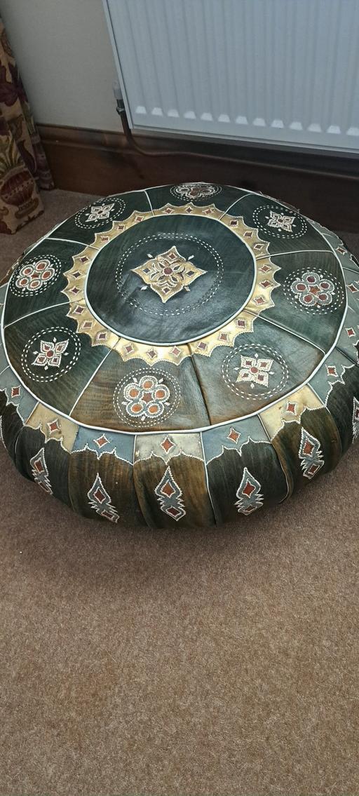  — Large leather pouffe.
