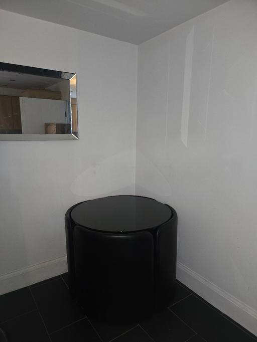  — Storage table with 4 storage seats
