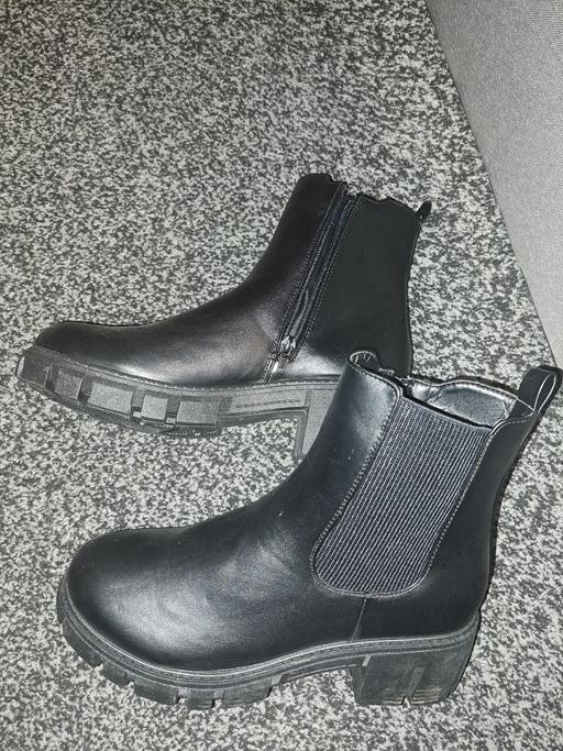  — Woman boots