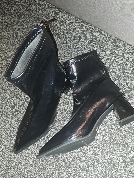  — Woman boots