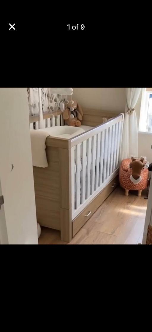  — White and oak wooden cotbed