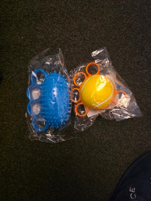  — pair of hand strengthening items new