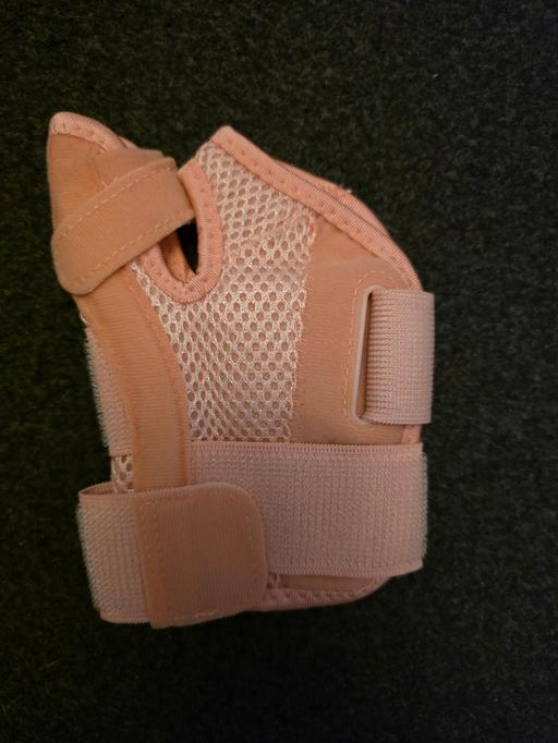  — hand brace new