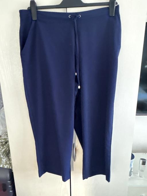  — Ladies cropped trousers