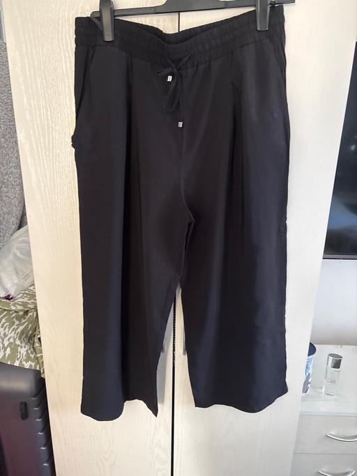  — Ladies cropped trousers