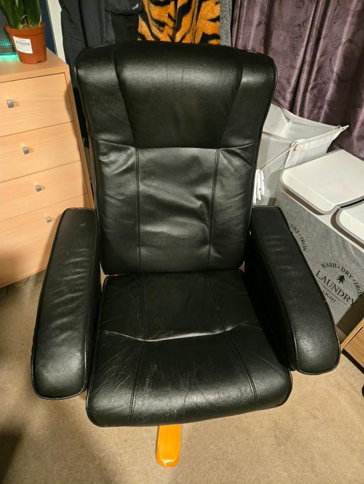  — Reclining Armchair With Foot Stool