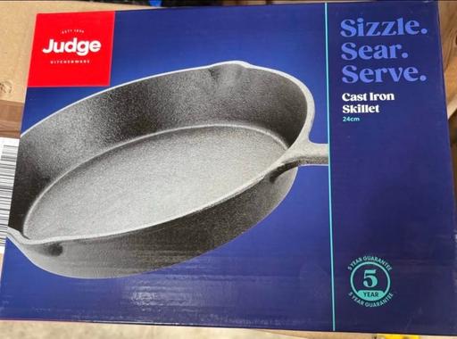  — Cast iron 24cm skillet bnib