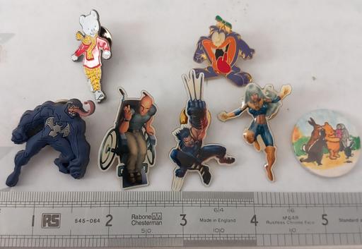  — 7x Vintage Collectible Pins Badges