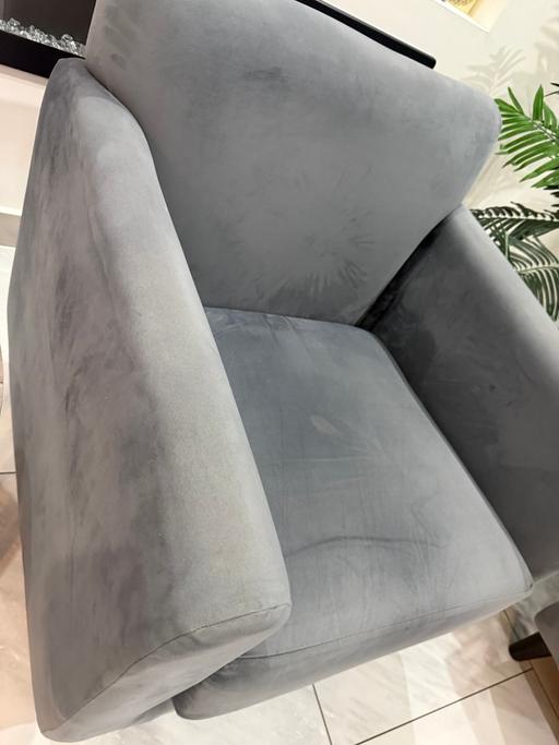  — Sofa with 2x arm chairs