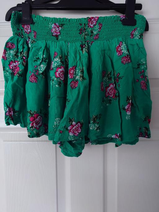 — Women's green elasticated shorts size 14