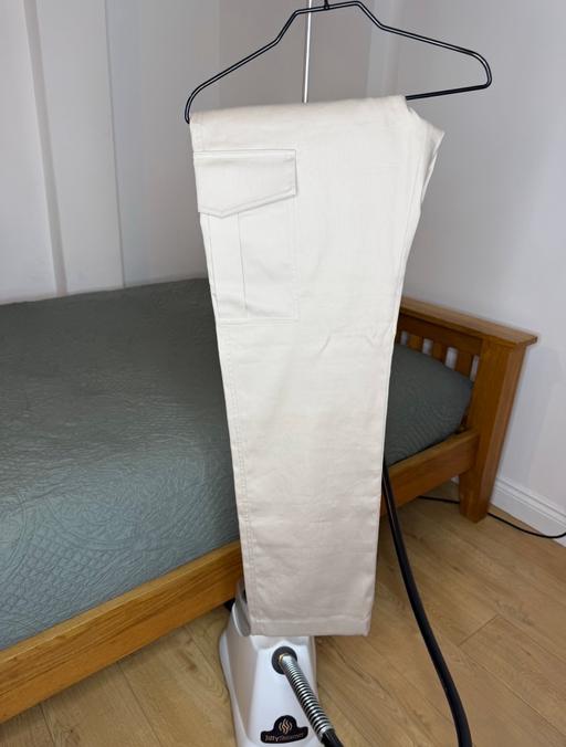  — Louis Vuitton fashion show cargo trousers