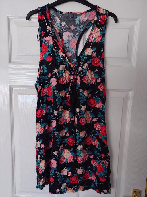  — Women's floral sleeveless top size L
