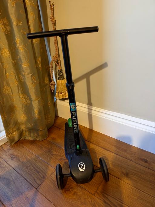 — Light-Up Wheels Q Play Future Scoote