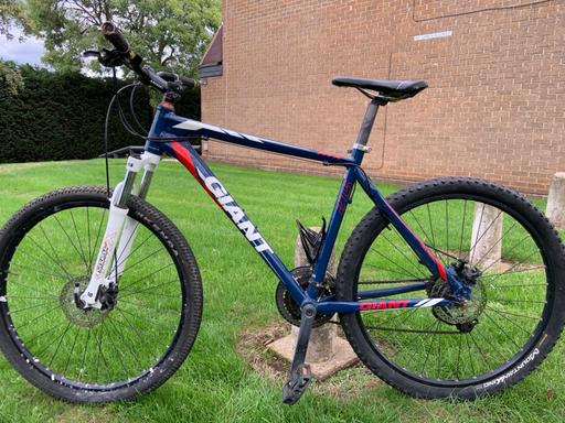 — GIANT ATX 27.5 Mountain Bike - Mint Condition