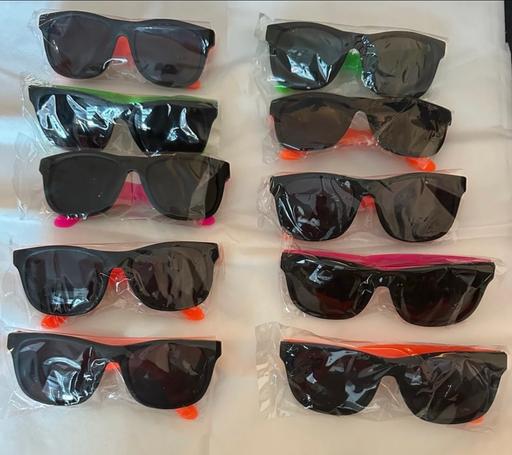  — 10 pairs of children’s sunglasses