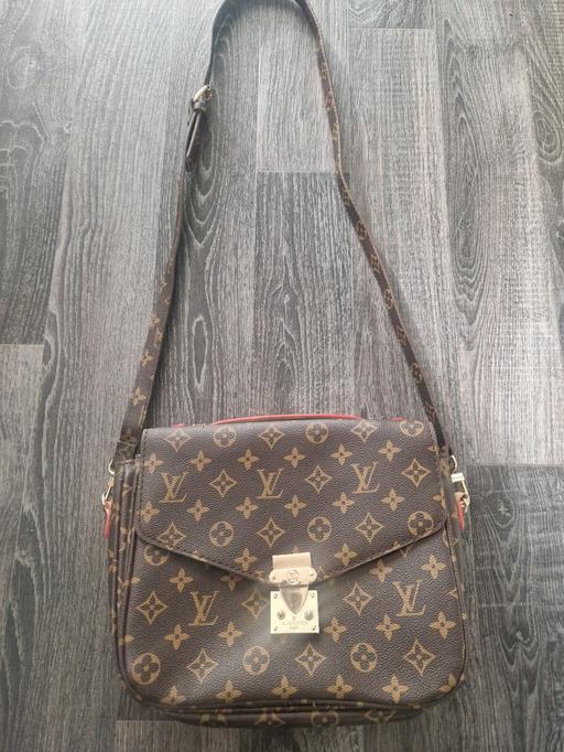  — LV long strap bag