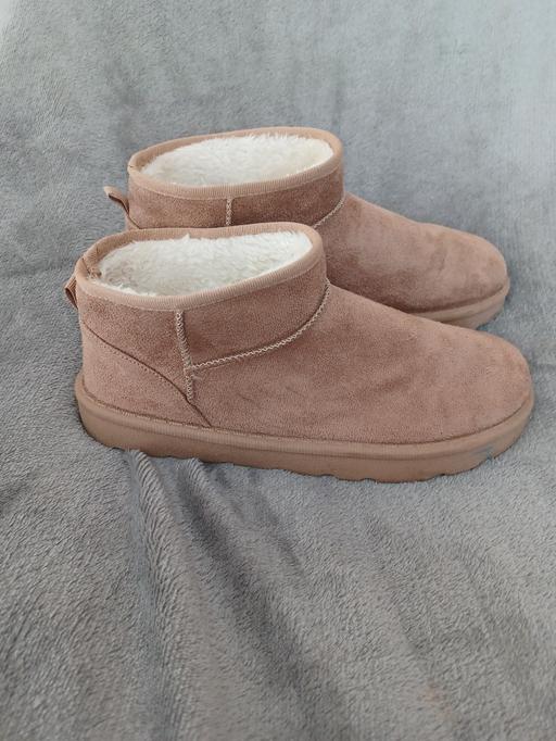  — girls fur lined ankle boots size 3