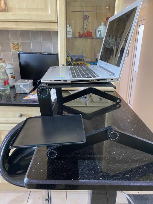  — laptop table