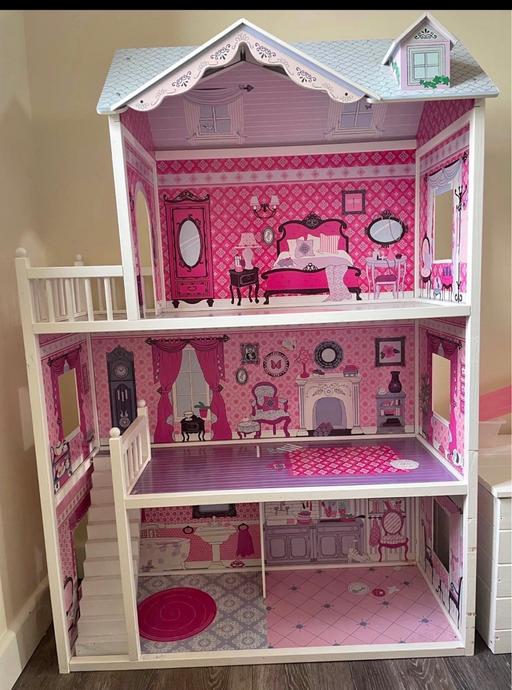  — Large doll house