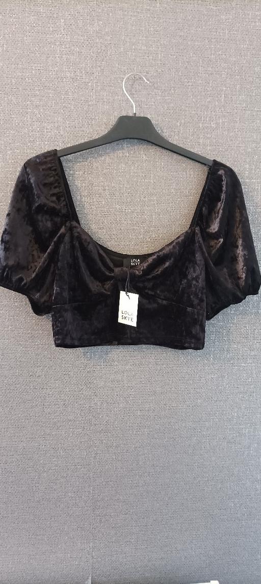  — crop top
