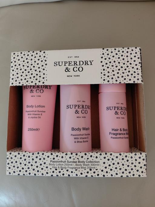  — Ladies Superdry