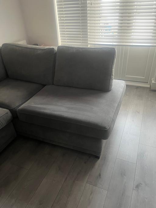 — Orka sofa dfs