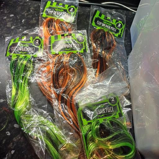  — 2 pack clip in hair. green or orange. new