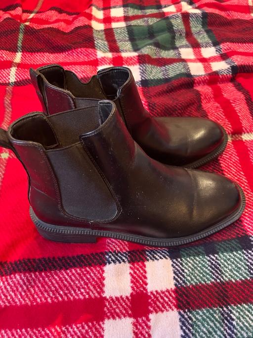 — Ladies boots