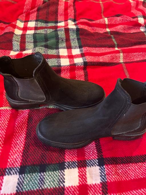  — Ladies boots