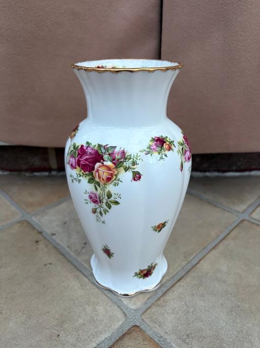  — Royal Albert old country roses vase