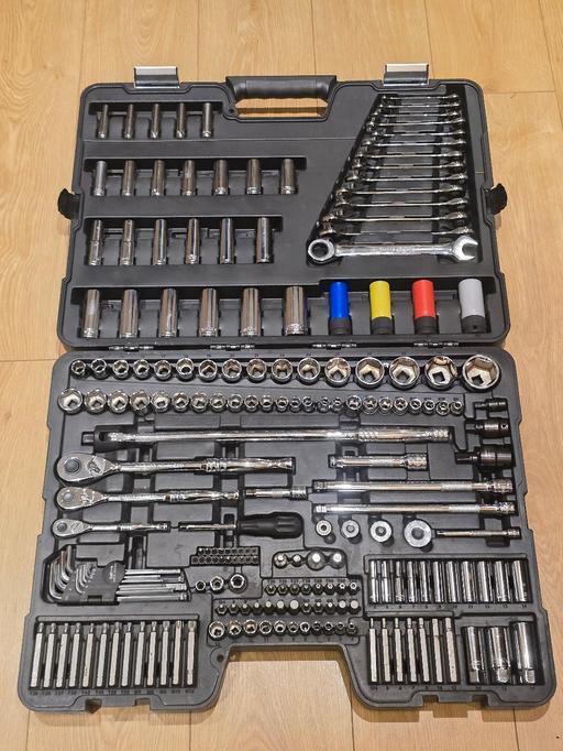  — Halford's Advance 200 piece set