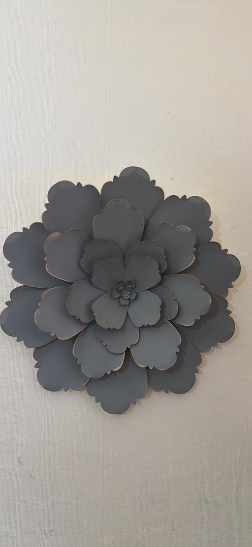  — Metal wall hanging