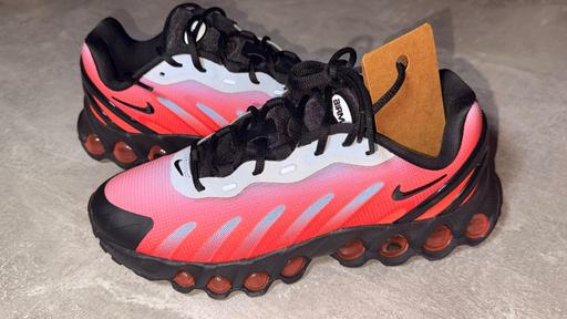  — Nike Air Max DN8 (GS) Unisex Trainers UK