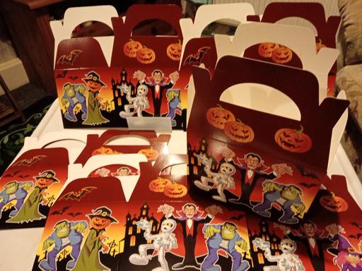 — joblot of 6 HALLOWEEN TREAT BOXES