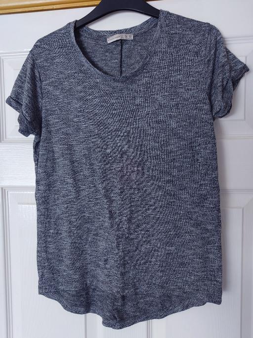  — Women's grey top size 6