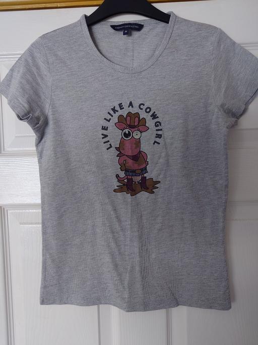  — Women's grey t-shirt size M