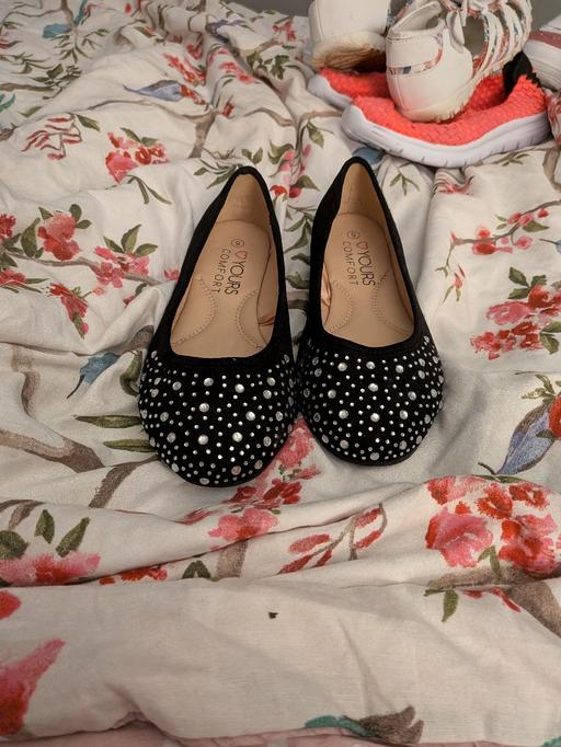  — black diamonty flat shoes