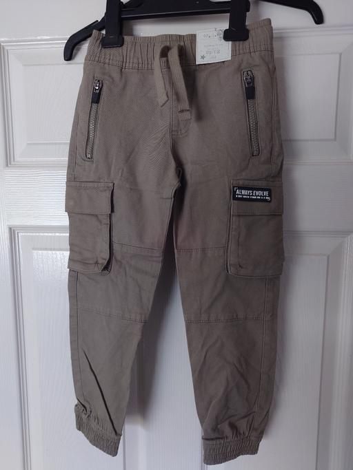  — Boys khaki cargo trousers size 5-6 years