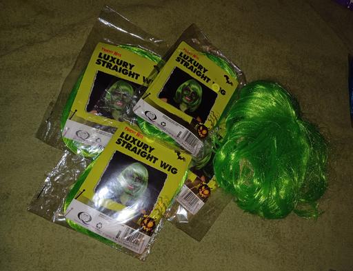  — luxury green straight wig. new