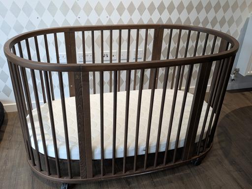  — Stokke Sleepi V3 Cot Bed + Original Mattress