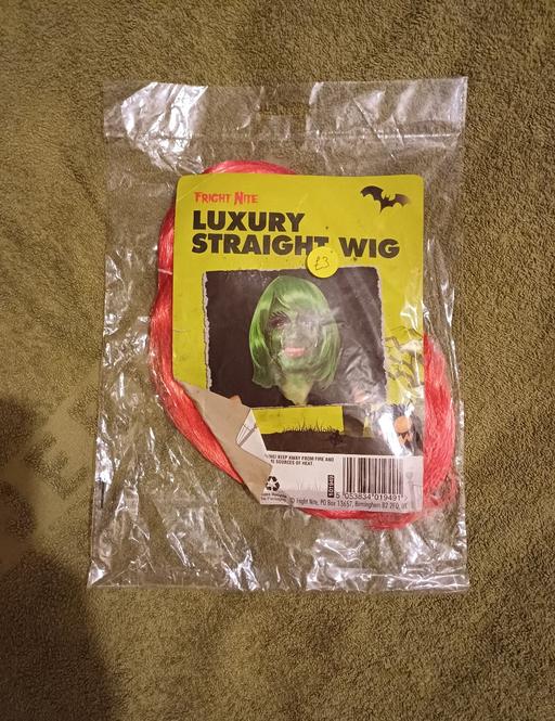  — Luxury red wig. New